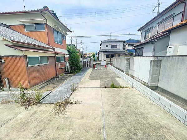 駐車スペースもとても広いです♪