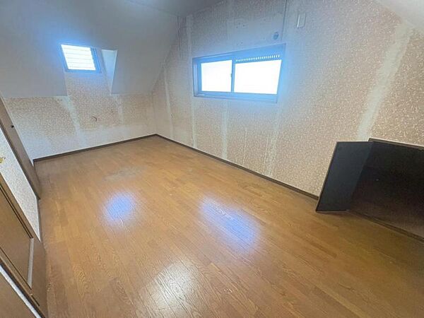 3階の約9.5帖の洋室です♪