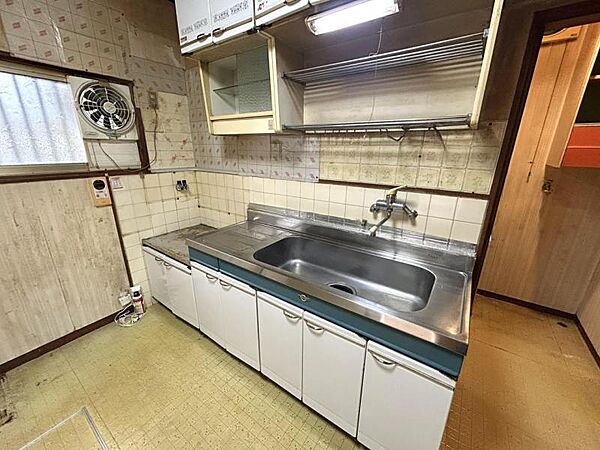 シンプルで使いやすい設計のキッチン。毎日の料理が快適に。