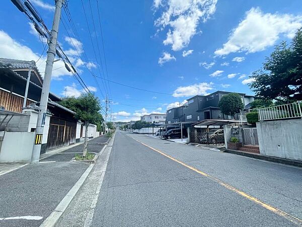 車通りが少なく、静かで安心して暮らせる環境です。