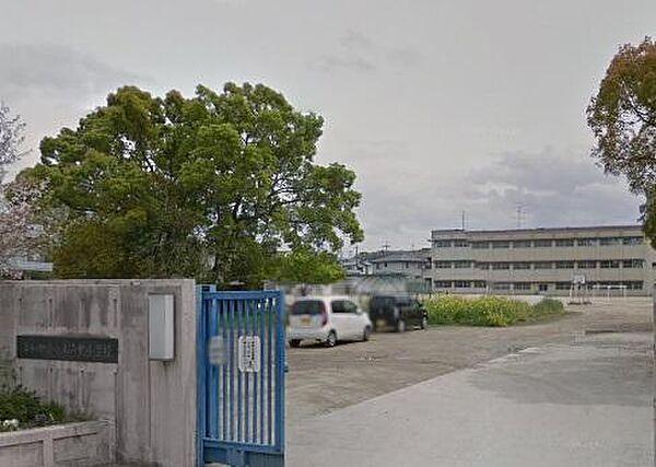 山直北小学校まで徒歩約15分♪