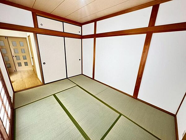 シンプルで温かみのあるデザインで、ゆったりと過ごせます。