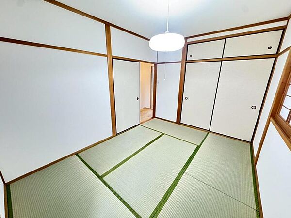シンプルで温かみのあるデザインで、ゆったりと過ごせます。