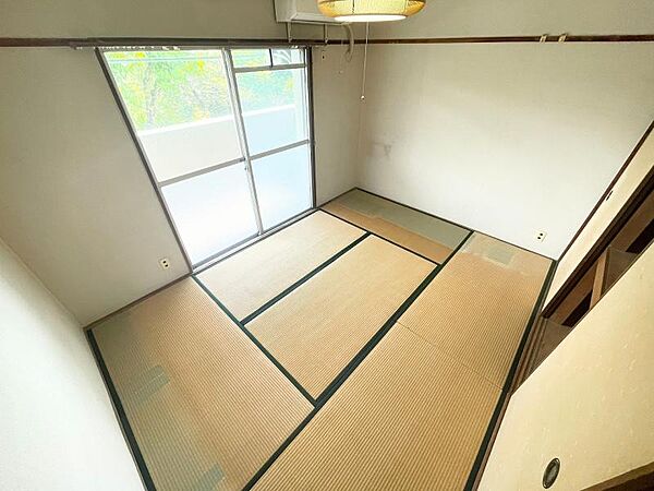 シンプルで温かみのあるデザインで、ゆったりと過ごせます。
