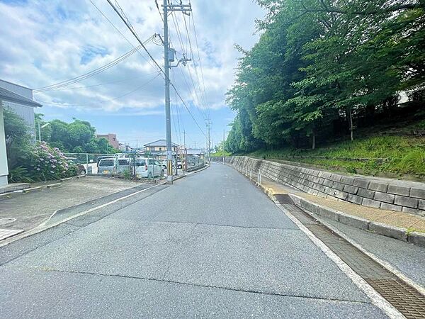 静かな住宅街で落ち着いた住環境が魅力です。