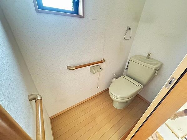 2階にもトイレがございます♪