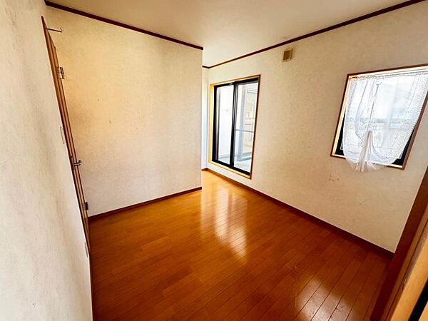 約5帖の洋室になります♪