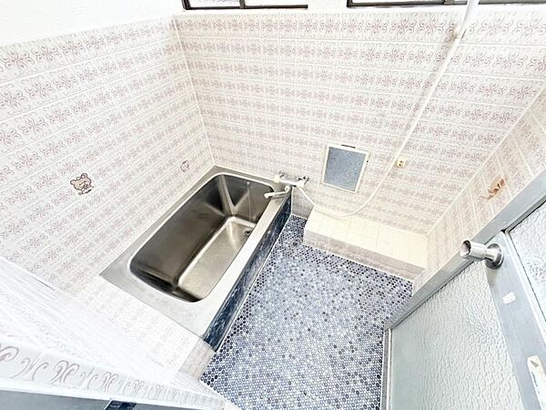 ゆったりとした広さで、毎日のバスタイムを心地よくお楽しみいただけます。