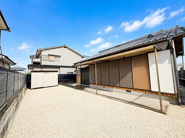 清潔感のあるシンプルな外観が魅力的な物件です。