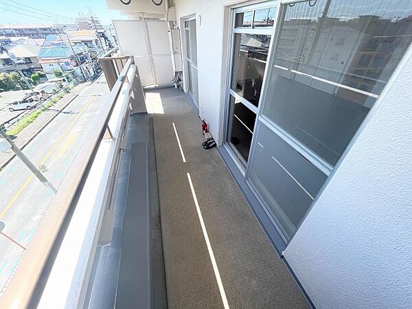洗濯物もしっかり干せる実用性の高いバルコニーです♪