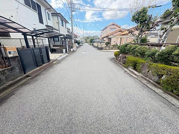 南側前面道路約6.0ｍあります♪