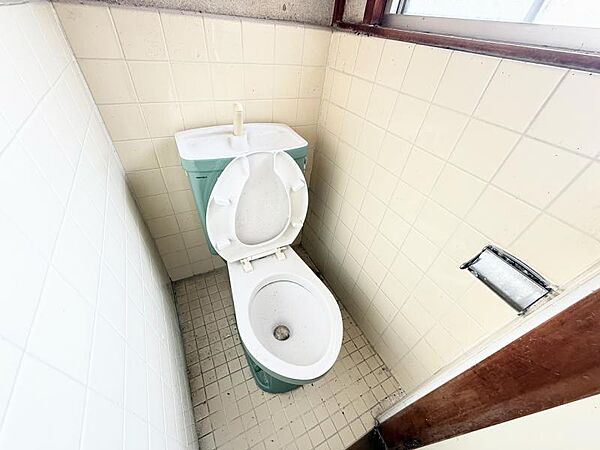 シンプルで使いやすいトイレです♪