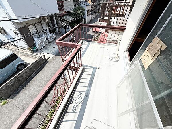 洗濯物もしっかり干せる実用性の高いバルコニーです♪