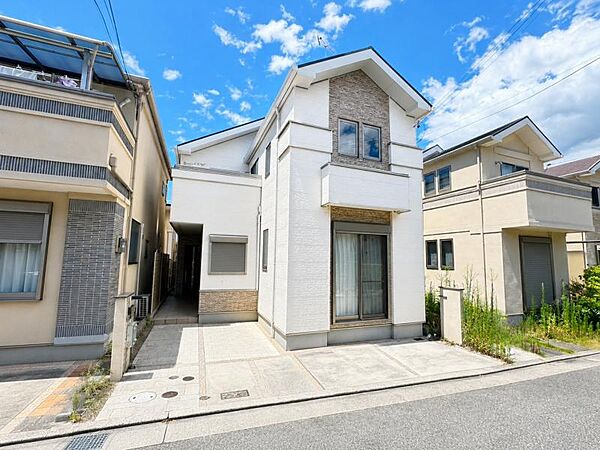 帰宅するとほっとする、優しい色味とデザイン性溢れる外観。
