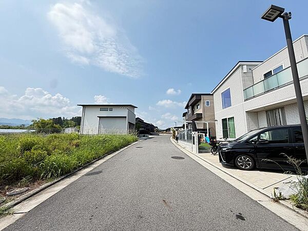 車通りが少なく、静かで安心して暮らせる環境です。
