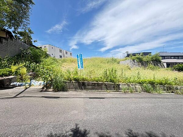 ゆとりある敷地で、理想の住まいを自由に設計できます。