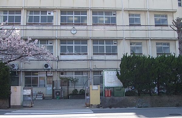 第三中学校まで約3.4km♪