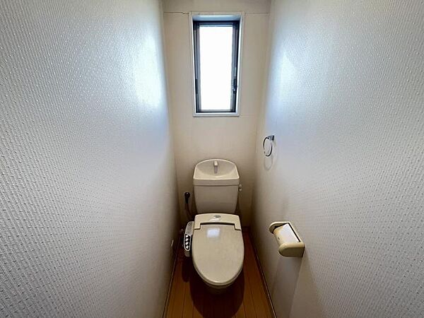 2階にもトイレあります♪