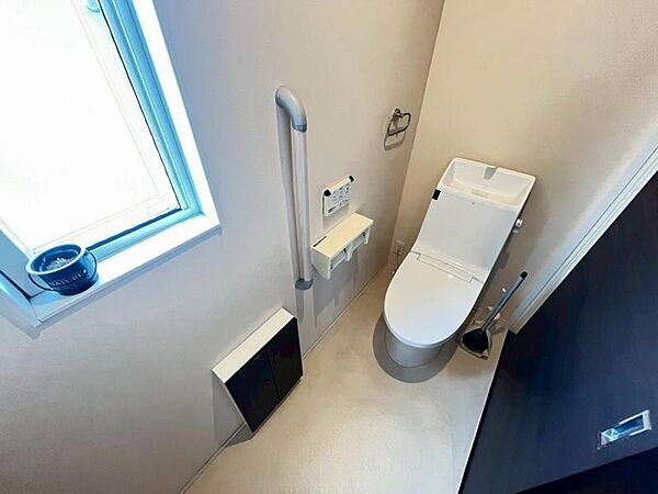 2階にもトイレあります♪