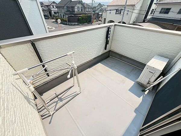 陽だまりが気持ちの良いバルコニー