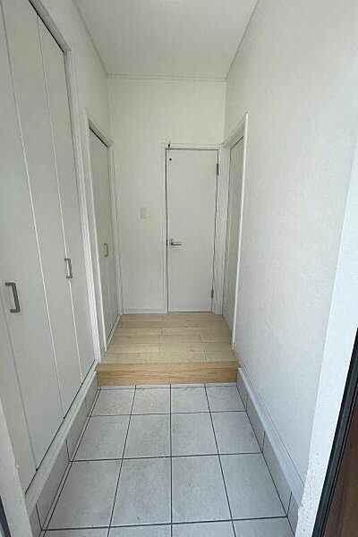 毎日気持ちよく出入りできる、明るく開放的な玄関です。
