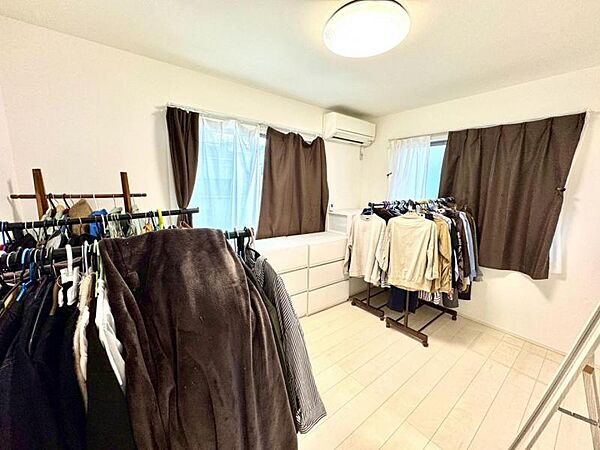 南東向きの2面採光で陽当たり良好♪