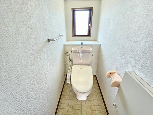 保温・洗浄機能付きのトイレです♪