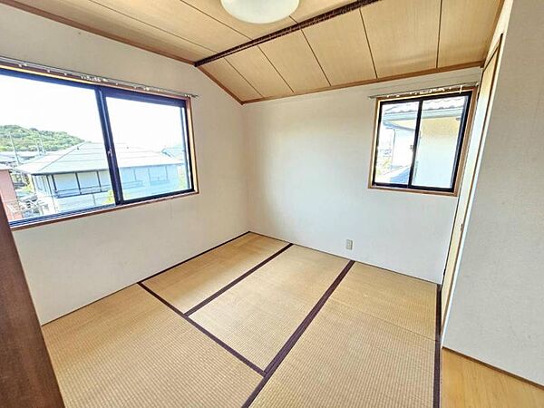 2階にある4.5帖の和室♪