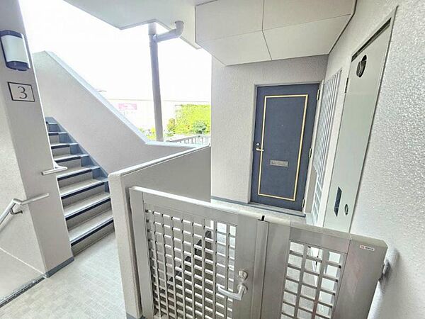 角部屋で専用ポーチががございます♪