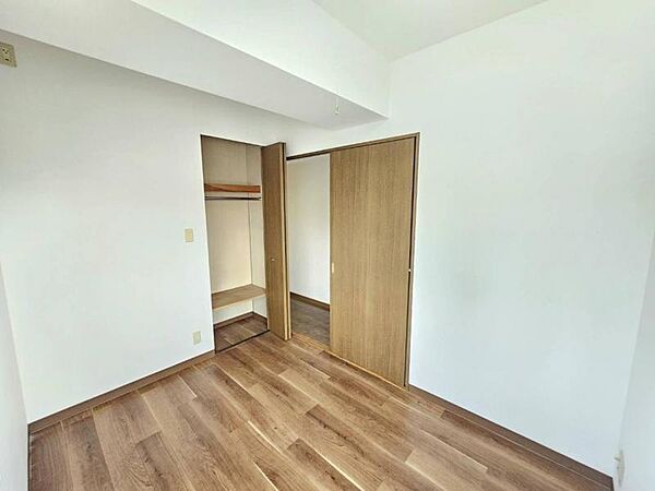 洋室が3部屋と和室が1部屋の4LDKです♪
