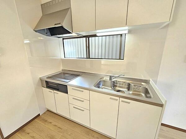 シンプルなデザインのシステムキッチン♪