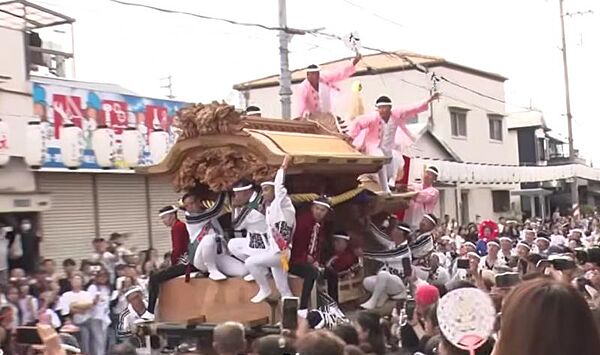 バルコニーから祭り見れます♪