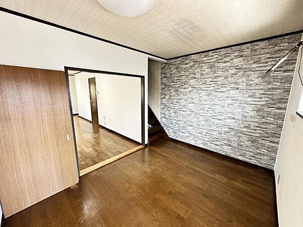 オシャレな壁の洋室♪