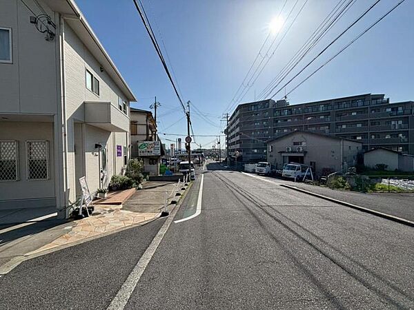 お車も十分すれ違える道幅です！