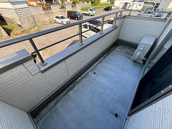 バルコニー付き！気分転換にも！