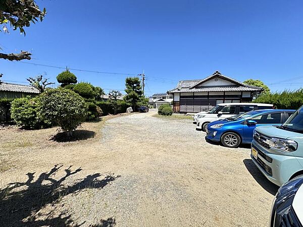 土地面積は約277.9坪♪