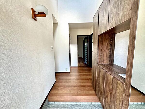 玄関から洋室、リビング、ダイニング全てのお部屋に入れる間取りです！