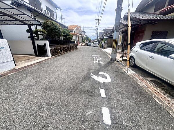 閑静な住宅街で、大通りへ出やすいです！