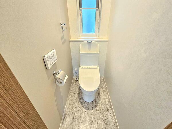 トイレは2階にもございます♪