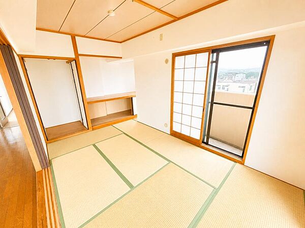 収納豊富な和室♪