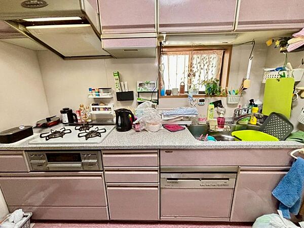 ガスコンロは3口、様々な用途に使えます！