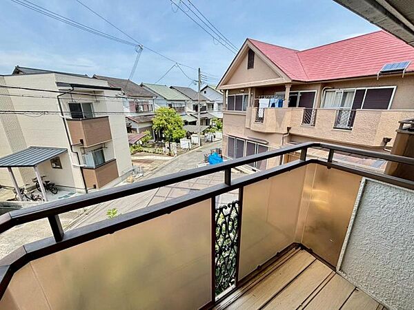 バルコニー付き！ちょっとした気分転換にも！