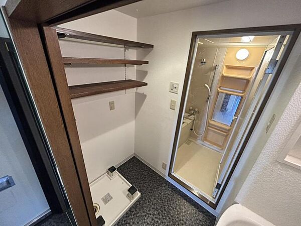防水パンも完備されており、収納スペースまで完備されております♪