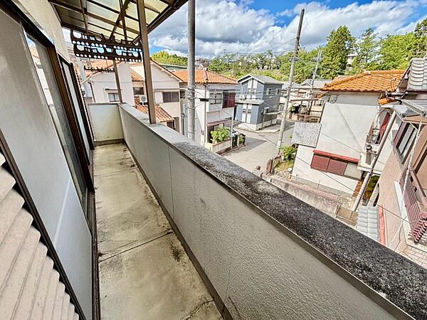2室にまたがる形でバルコニーがございます！