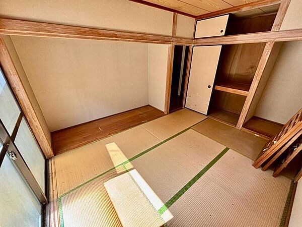 収納スペースもあるためお荷物整理がはかどります！