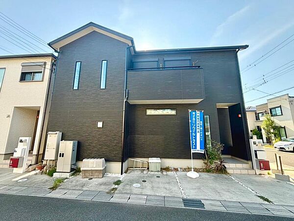 分譲地「グリーンリュクス和泉府中」の角地に位置しております！