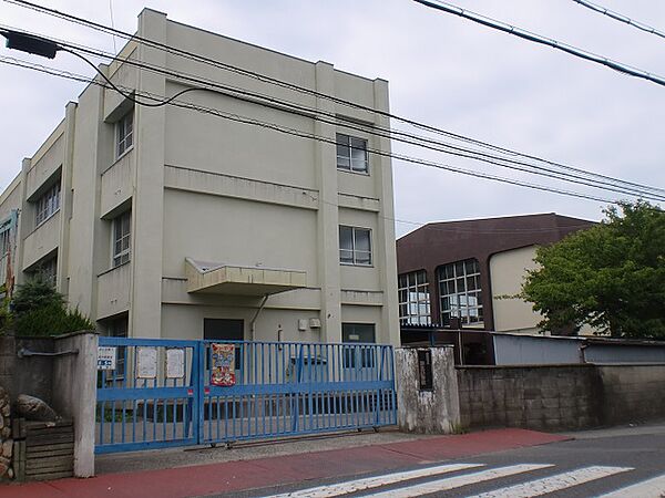 小学校まで約1031ｍ！