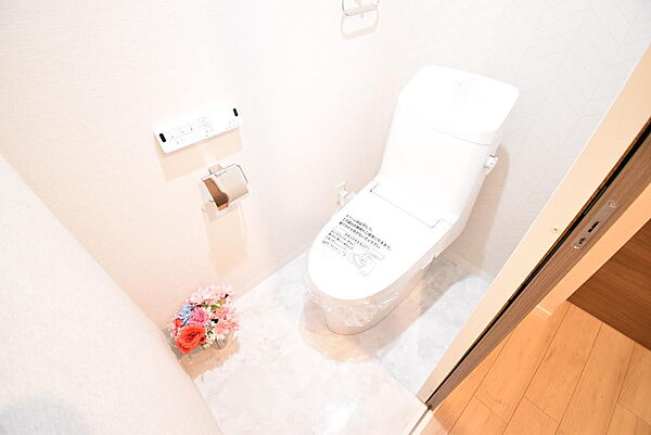 ウォシュレット内蔵の節水型トイレ設備を採用♪