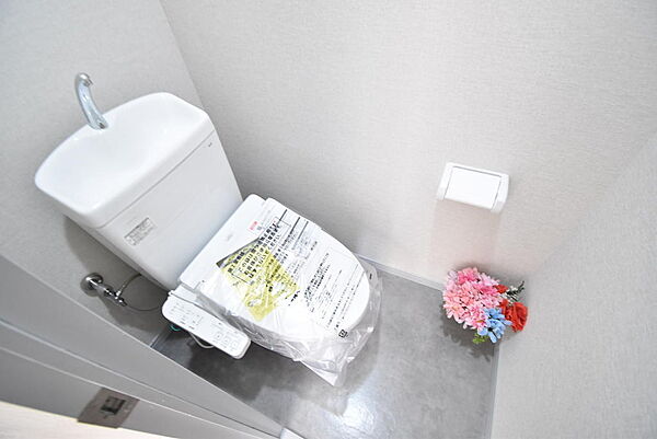 ウォシュレット内蔵の節水型トイレ設備を採用♪