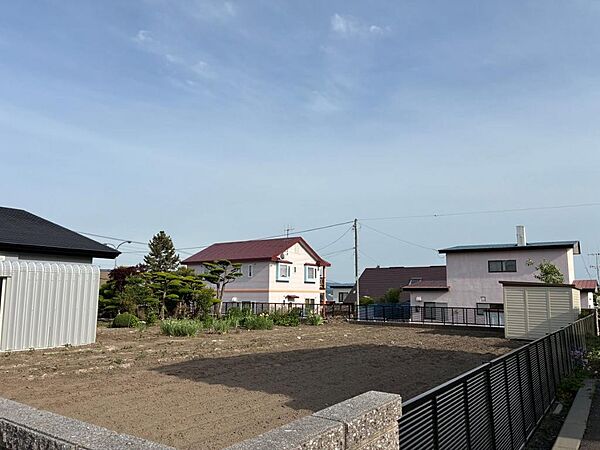 ◆敷地内には畑スペースもあります☆季節ごとの野菜や花づくりなど、ゆとりある敷地を活かした多彩な活用が可能です(^^)